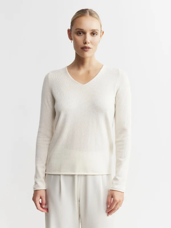 Travel Knit TopsEssential Cashmere V Sweater - Cream